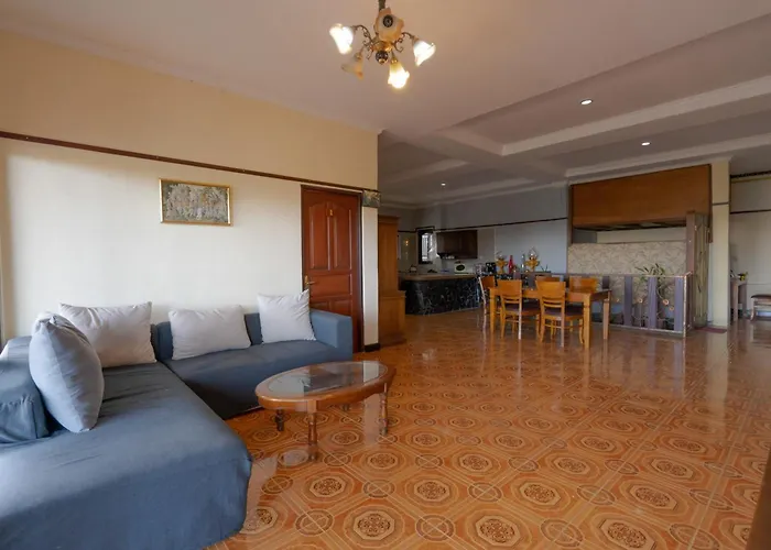Mountain View House Homestay *